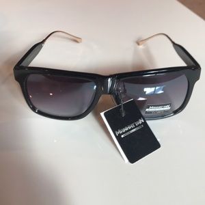 MANHATTAN Black Gold sunglasses classic style NWT